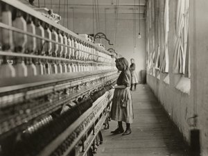 Sadie Pfeifer, puuvillatehtaan kehrääjä, Lancaster, Etelä-Carolina. tekijältä Lewis Wickes Hine