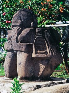 Antropomorfinen Tiki-veistos, Papeete, Tahiti, Seurasaaret, Tuulenpuoleisten saarten saaristo, Ranskan Polynesia (Ranskan tasavallan merentakainen alue) tekijältä Unbekannt Unbekannt