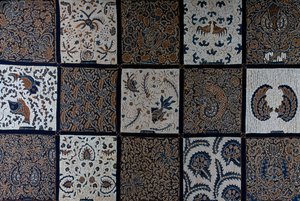 Batiikki perinteisillä malleilla perinteisistä väreistä, Surakarta, Java, Indonesia, yksityiskohdat tekijältä Unbekannt Unbekannt