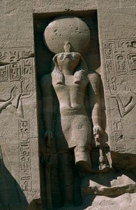 Egypti, Nubia, Abu Simbel, Ramses II:n suuri temppeli, julkisivu, markkinarako auringonjumala Ra-patsaalla tekijältä Unbekannt Unbekannt