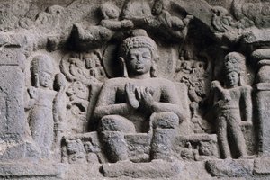 Reliefi, joka kuvaa Buddhaa, Karlan luolia, Maharashtraa, Intia, 2. vuosisadalla. tekijältä Unbekannt Unbekannt