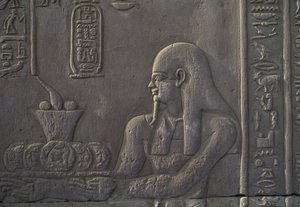 Luovuttajaa kuvaava reliefi, Kom Ombon temppeli, Egypti, egyptiläinen sivilisaatio, Ptolemaiosten dynastia, 2.-1. vuosisata eKr. tekijältä Unbekannt Unbekannt