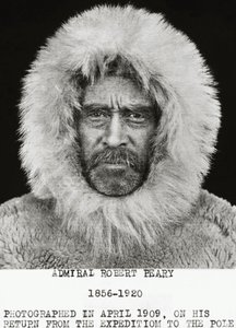 Amerikkalainen tutkimusmatkailija Robert Edwin Peary (1856-1920) kuvattiin huhtikuussa 1909 palatessaan tutkimusmatkaltaan pohjoisnavalle tekijältä Unbekannt Unbekannt