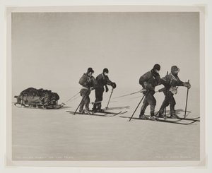Polar Party on the Trail (bromidiprintti) tekijältä Lieutenant Henry Robertson Bowers
