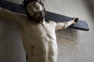 Kristus ristillä, yksityiskohta (maalattu puu) tekijältä Ligier Richier
