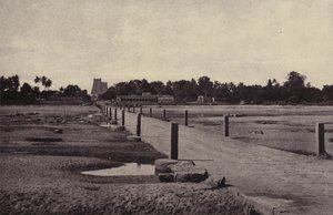 Madura: Vygay-joki ja Causeway Maduraan päin, tammi-helmikuu 1858 (kuva). tekijältä Linnaeus Tripe