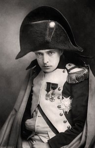 John Martin-Harvey 1863-1944, englantilainen näyttelijä, 1900-luvun alku.