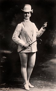 Lily Iris, näyttelijä, 1906.