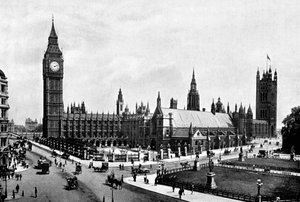 Parlamenttitalo ja Westminster Hall nähtynä Parliament Squarelta Lontoossa, vuodelta 1905. tekijältä London Stereoscopic and Photographic Co