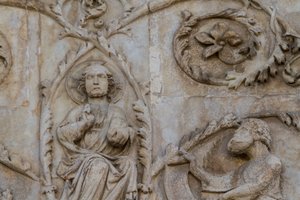Jesse-puu ja messiaaniset profetiat, yksityiskohta, Genesiksen tarinat, Lorenzo Maitanin (ennen 1275-1330) bareljeefit, toinen pilari, Orvieton katedraalin julkisivu, Umbria, Italia