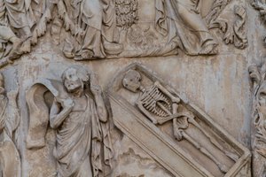 Profeetta Hesekiel, yksityiskohta Jesse-puusta ja messiaanisista profetioista, Genesiksen tarinat, Lorenzo Maitanin (ennen 1275-1330) bareljeefit, toinen pilari, Orvieton katedraalin julkisivu, Umbria, Italia