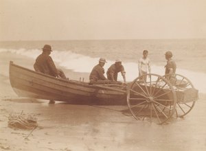 Kalastajat purkamassa venettä, Sea Bright, New Jersey tekijältä Louis Comfort Tiffany