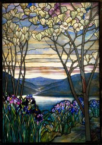 Magnolioita ja iiriksiä, n.1908 (lyijylasia).