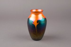 Maljakko tekijältä Louis Comfort Tiffany