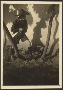 [Poika merirosvopuvussa] tekijältä Louis Fleckenstein