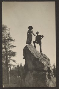 [Figures on Rocky Peak] tekijältä Louis Fleckenstein
