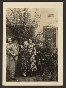 [Fleckensteinin perheen muotokuva] tekijältä Louis Fleckenstein