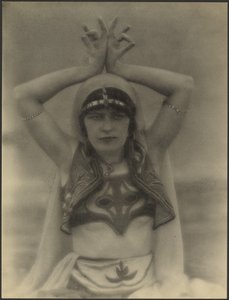 Nautch Girl tekijältä Louis Fleckenstein