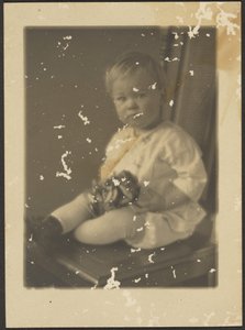 [Vauvan muotokuva] tekijältä Louis Fleckenstein