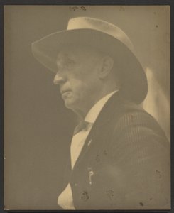 [Stetson-hattuisen miehen muotokuva]