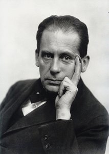 Walter Gropius, noin 1919. tekijältä Louis Held