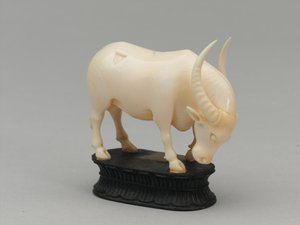Musta piispa, shakkinappula, Intia, 1820 noin tekijältä Louis Thomas Bardel