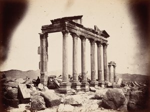 Mausoleumi pylväskäytävän länsipäässä, Palmyra ,1864 (kuva) tekijältä Louis Vignes