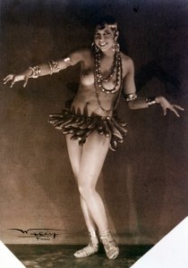 Josephine Baker ja banaanit. 1920-luku. Valokuva: Lucien Walery (1863-1935). tekijältä Louis Walery