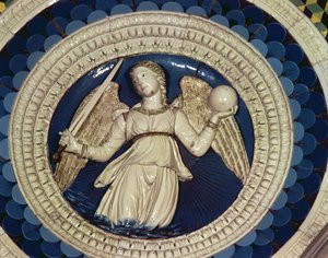 Justice, kierros Portugalin kardinaalin haudalta, 1460-luku (lasitettu terrakotta) tekijältä Luca Della Robbia