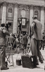 Valokuvaajat Pietarinaukiolla Roomassa