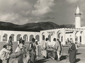 Kaupunkielämää Muslim El Fager Al Fajr eli Dawn, Benghazi, Kyrenaika, Muslim El Fager Al Fajr eli Dawn, Benghazi, Kyrenaika tekijältä Luigi Leoni