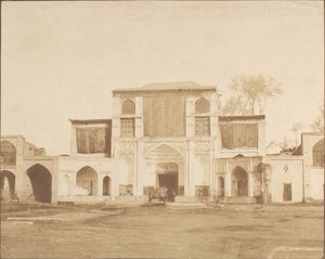Kuninkaan palatsin ulkosisäänkäynti, Teheran, 1858. tekijältä Luigi Pesce
