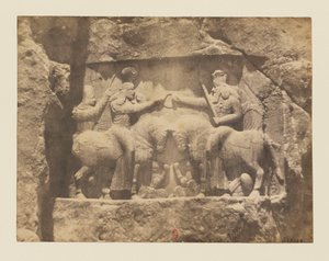 Näkymä 10 - Naqsh -e Rostam. Helpotus rupestre. InvestoinnitArdeshir Ier par le dieu Ahura-Mazda tekijältä Luigi Pesce