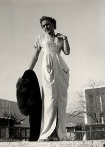 Malli iltapuvussa, jonka on luonut couture house "Graldi". (m/w kuva)