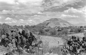 Mayojen monumentaalipyramidi, Jukatanin niemimaa. 1936