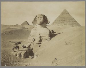 Sphinx en de piramide on Chefren en van Mykerinos Sfinksi ja Cheffrenin ja Micerinuksen pyramidit (otsikko esineessä)