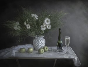 Kukkia ja samppanjaa tekijältä Margareth Perfoncio