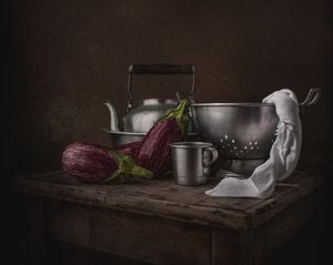 Moody Kitchenin asetelma tekijältä Margareth Perfoncio