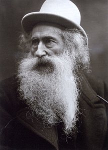 Iäkkään kuvanveistäjä Vincenzo Gemiton puolipitkä muotokuva.
