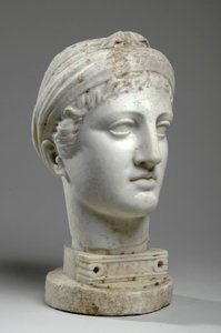 Kreikkalaisen naisen rintakuva (marmori) (katso myös 876114) tekijältä Mary Thornycroft