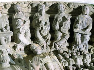 Yksityiskohta Portico de la Gloria -portista, jossa on muusikoita esittävä kivi