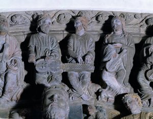 Yksityiskohta Portico de la Gloria -portista, jossa on muusikoita esittävä kivi
