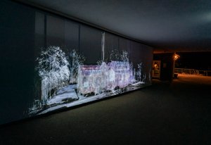 Echolocation, 2021 (3-kanavainen videoprojektio polypropeeniverkolle)
