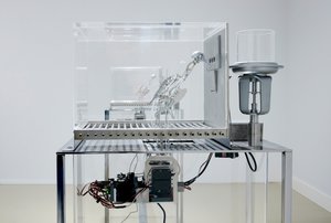 The Machine Zone, 2019 (teräs, alumiini, servomoottorit) tekijältä Mat Collishaw
