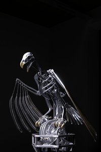 The Nerve Rack, 2019 (Asetaali, akryyli, alumiini, messinki, sähköpiiri, maali, PVC, hartsi, servomoottorit, teräs) tekijältä Mat Collishaw