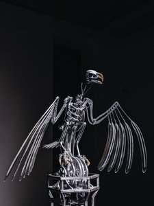 The Nerve Rack, 2019 (Asetaali, akryyli, alumiini, messinki, sähköpiiri, maali, PVC, hartsi, servomoottorit, teräs) tekijältä Mat Collishaw