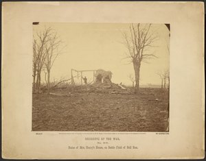 Rouva Henryn talon rauniot Bull Runin taistelukentällä. tekijältä Mathew B. Brady