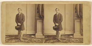 [Tunnistamaton nuori mies silinterihattu ja kävelykeppi kädessään, seisomassa] tekijältä Mathew B. Brady
