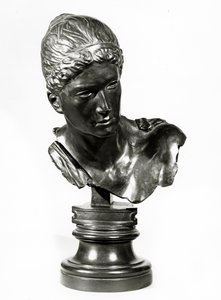 Cassandran pää, n. 1895 (pronssi) tekijältä Max Klinger