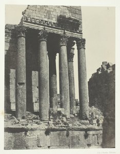 Baalbeck Heliopolis, Jupiterin temppeli, näkymä kaakkoiskulmasta, Syyria, 184951, painettu 1852. tekijältä Maxime Du Camp